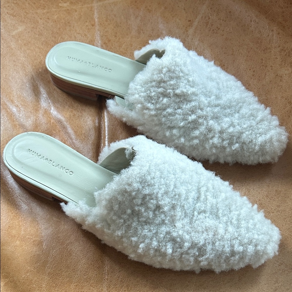Huma Blanco Size 9 Sherling Mules